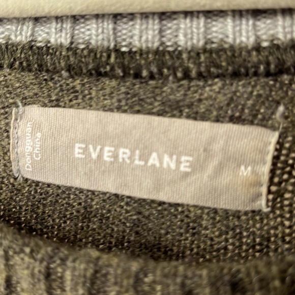 Everlane The Grade-A Cashmere Crew cashmere olive green crew sweater - Picture 5 of 9